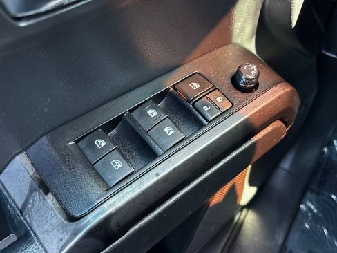Used 2022 Toyota Tacoma TRD Off-Road AWD/4WD image 13