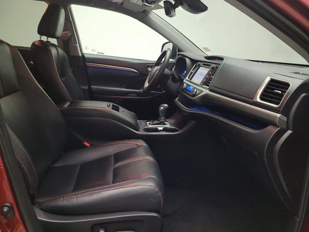 Used 2019 Toyota Highlander SE AWD/4WD image 21