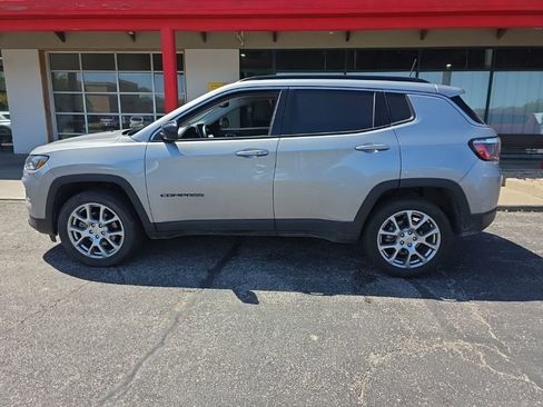 Used 2022 Jeep Compass Latitude image 7