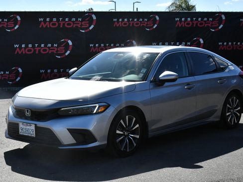 Used 2024 Honda Civic EX-L image 3