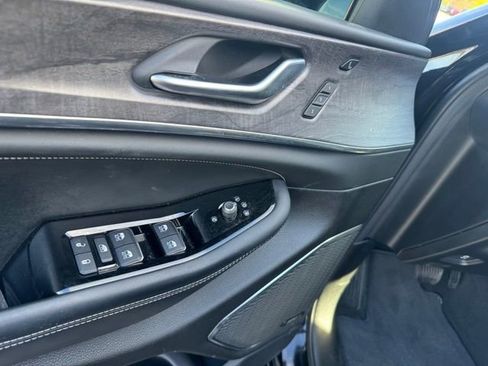 Used 2023 Jeep Grand Cherokee Overland w/ Luxury Tech Group IV AWD/4WD image 20