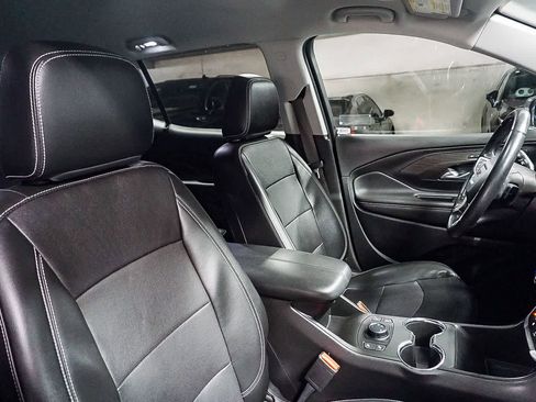 Used 2022 GMC Terrain SLT image 17