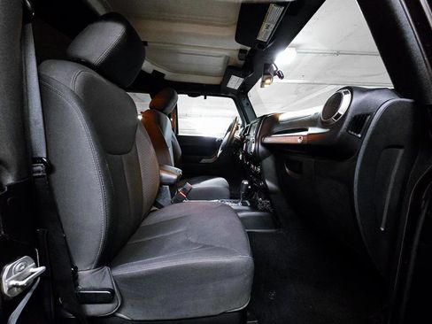 Used 2016 Jeep Wrangler Sport image 33