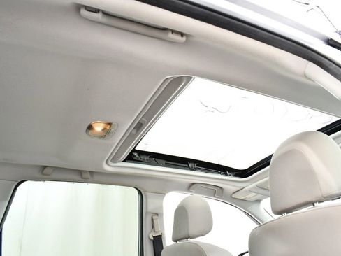 Used 2017 Subaru Forester 2.5i Premium w/ All-Weather Package image 18