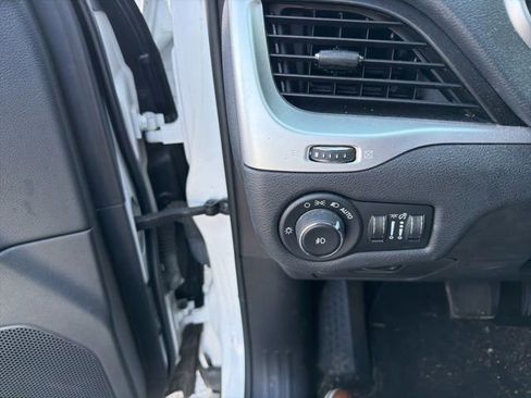 Used 2016 Jeep Cherokee Limited image 5