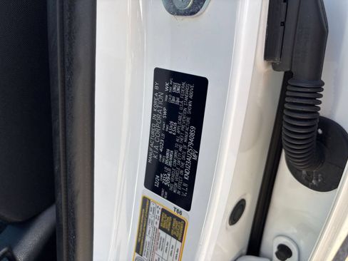 Used 2025 Kia Soul LX w/ LX Technology Package FWD image 27