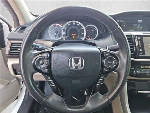 Used 2016 Honda Accord Touring image 15