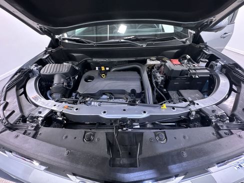 Used 2025 Chevrolet Equinox LT w/ Safety and Technology Package image 11