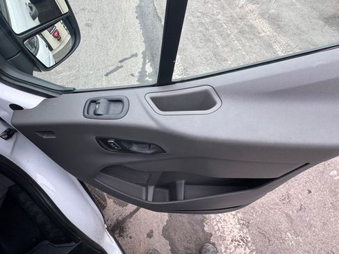 Used 2024 Ford Transit 250 Low Roof AWD w/ Exterior Upgrade Package image 33