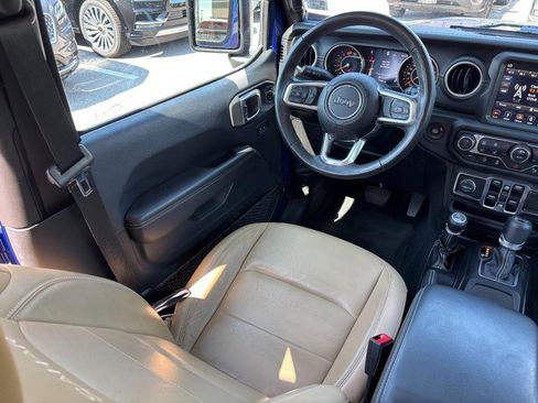 Used 2018 Jeep Wrangler Unlimited Sahara AWD/4WD image 12