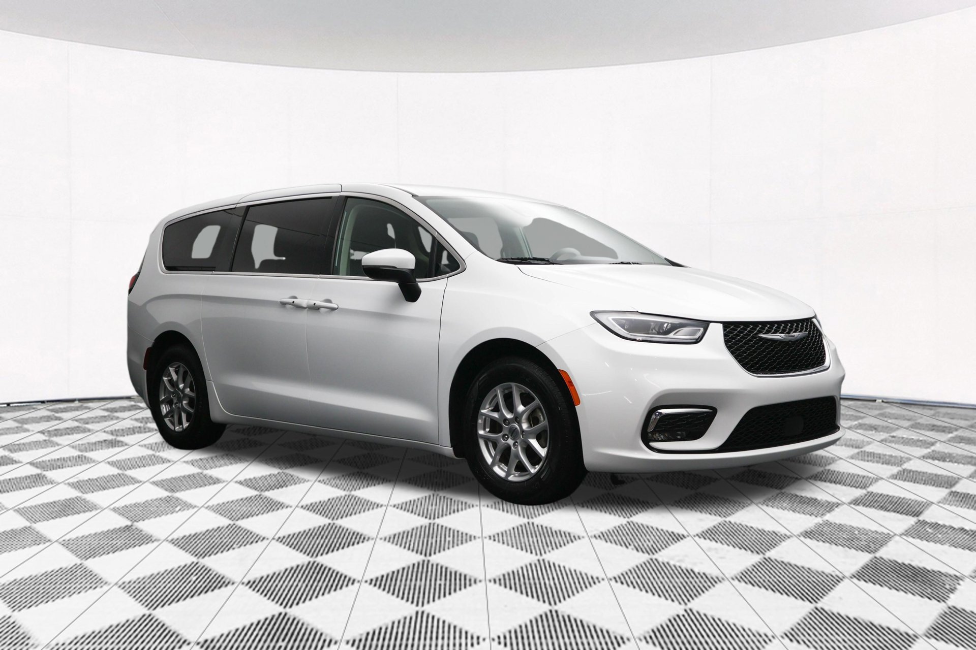 Used 2023 Chrysler Pacifica Touring-L FWD image 45