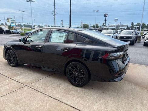 New 2027 Nissan Sentra SR w/ SR Premium Package FWD image 3