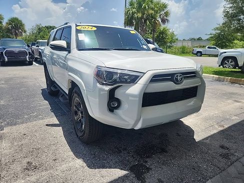 Used 2024 Toyota 4Runner SR5 Premium w/ Moonroof Package RWD image 2