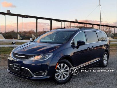 Used 2017 Chrysler Pacifica Touring-L