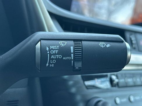 Used 2020 Lexus ES 300h w/ Premium Package image 32