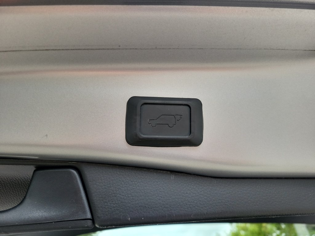 Used 2024 Toyota RAV4 XLE Premium FWD image 7