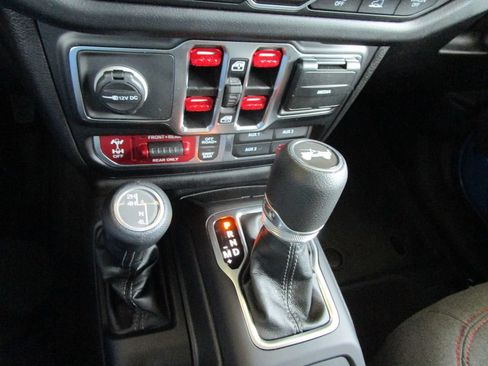 Used 2024 Jeep Wrangler Unlimited Rubicon w/ Technology Group AWD/4WD image 48