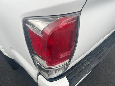 Used 2018 Toyota Tacoma Limited AWD/4WD image 21