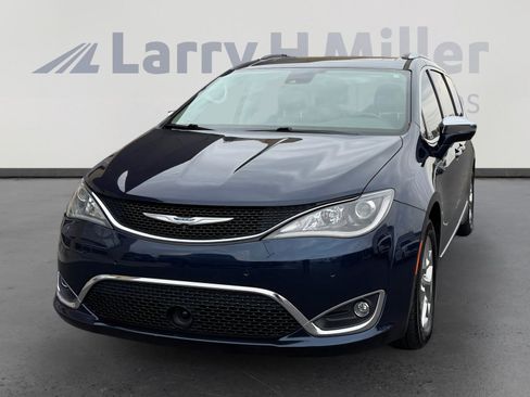 Used 2017 Chrysler Pacifica Limited w/ UConnect Theater Package image 1