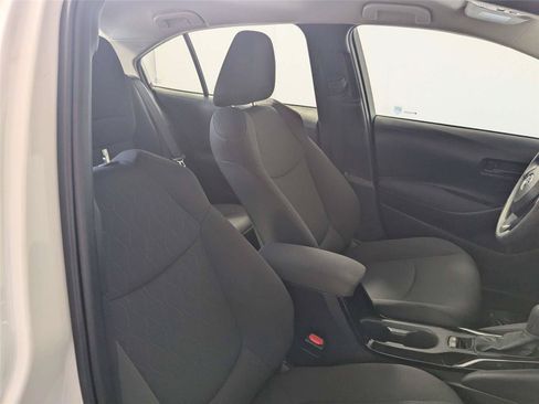 Used 2022 Toyota Corolla LE FWD image 32