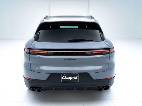 Certified 2026 Porsche Cayenne AWD/4WD image 10