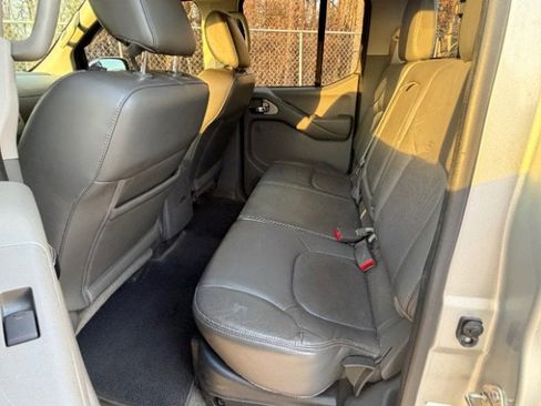 Used 2017 Nissan Frontier SL w/ Moonroof Package image 7