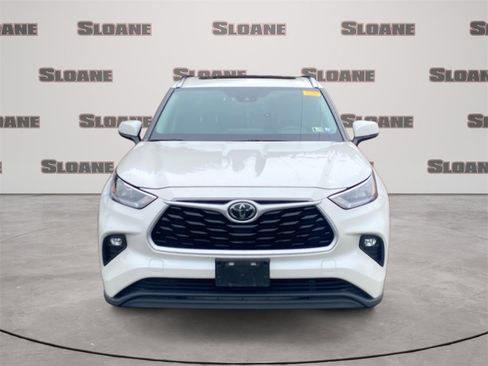 Used 2020 Toyota Highlander XLE image 3