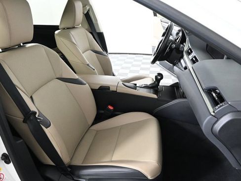 Used 2019 Lexus ES 300h image 13