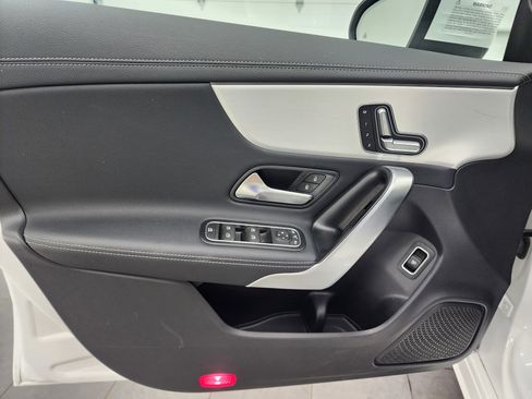 Used 2025 Mercedes-Benz CLA 250 4MATIC image 39