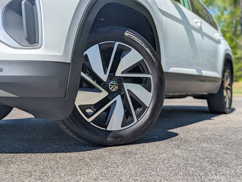 Used 2024 Volkswagen Atlas SE image 37