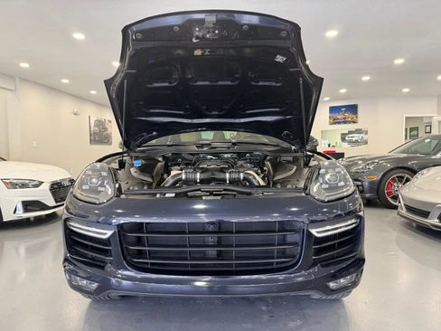 Used 2015 Porsche Cayenne Turbo w/ Premium Package AWD/4WD image 45
