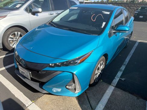Certified 2021 Toyota Prius Prime Limited w/ Carpet Mat Package (TMS) FWD image 3