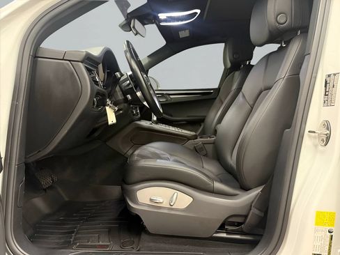Used 2020 Porsche Macan AWD/4WD image 12
