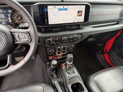 Used 2024 Jeep Wrangler Unlimited Rubicon image 29