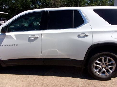 Used 2019 Chevrolet Traverse LS w/ LPO, Floor Liner Package FWD image 4