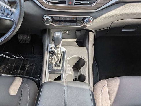 Used 2025 Nissan Altima 2.5 SV FWD image 18