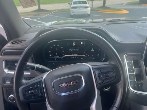 Used 2022 GMC Yukon XL SLT w/ SLT Luxury Package RWD image 10