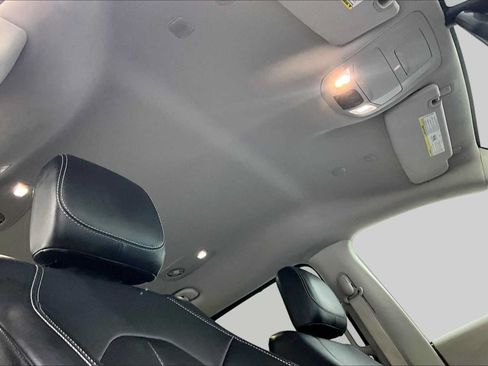 Used 2024 Chrysler Pacifica Touring-L FWD image 14