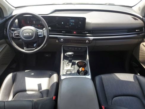 Used 2025 Kia Carnival FWD image 13