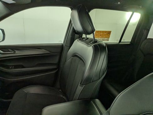 Certified 2025 Jeep Grand Cherokee Altitude AWD/4WD image 30