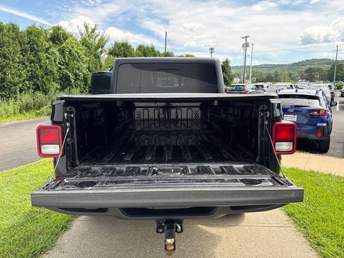 Used 2022 Jeep Gladiator Sport AWD/4WD image 12