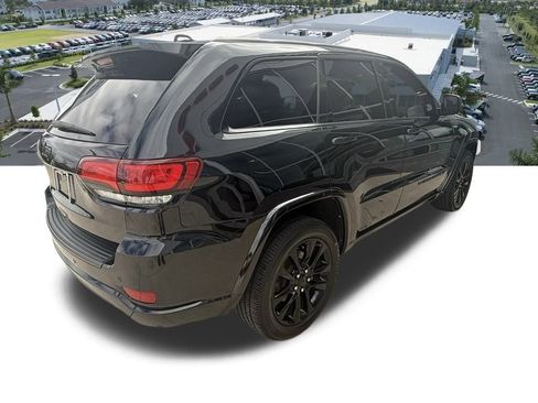 Certified 2022 Jeep Grand Cherokee Laredo X image 5
