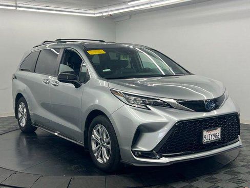 Certified 2023 Toyota Sienna XSE w/ XSE Plus Package AWD/4WD image 3