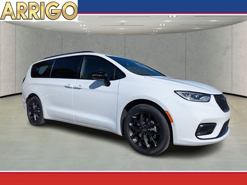 New 2026 Chrysler Pacifica Select w/ S Appearance Package image 1