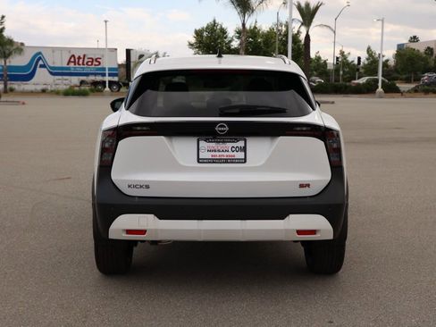 New 2026 Nissan Kicks SR image 5