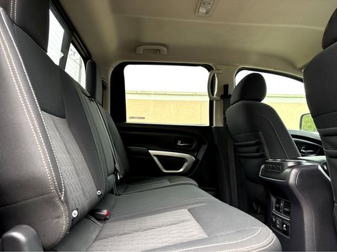 Used 2019 Nissan Titan SV w/ SV Convenience Package AWD/4WD image 17