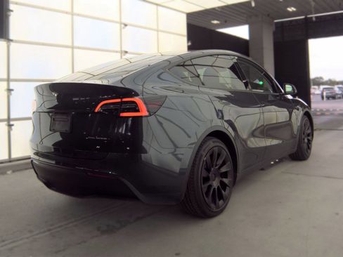 Used 2025 Tesla Model Y Long Range AWD/4WD image 6