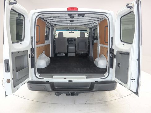 Used 2018 Nissan NV 2500 SV RWD image 10