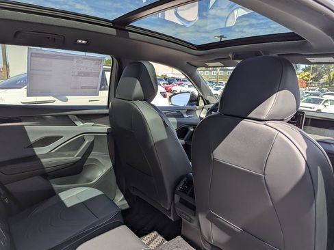 New 2026 Volkswagen Tiguan SE R-Line AWD/4WD image 33