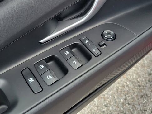 New 2025 Hyundai Elantra SE image 18